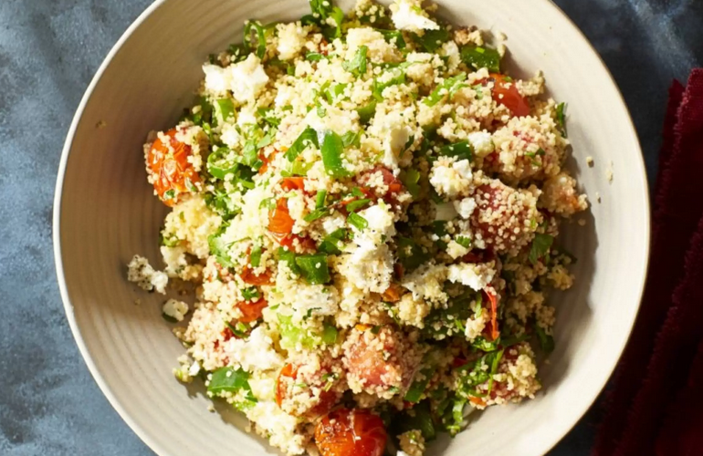 Snelle couscous salade met paprika en feta