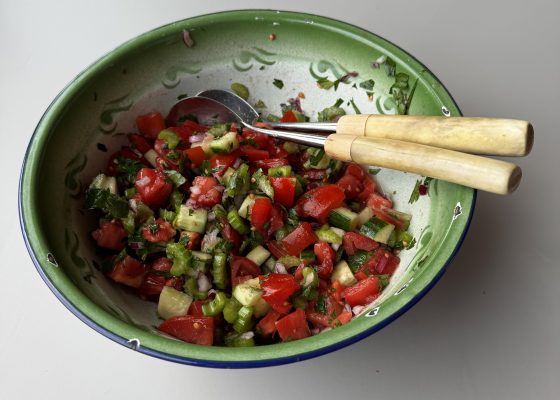 Tomaten-komkommersalade uit Toscane