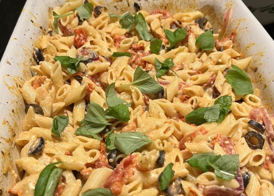 Snelle feta pasta uit de oven